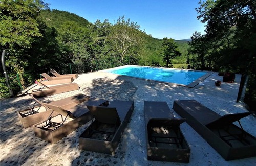 Kotli House | Relaxing Holiday Home with Pool & BBQ in a Quiet Spot