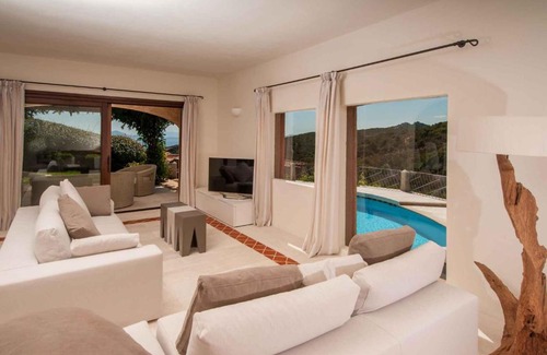 Abbiadori Apartment | Family-Friendly Holiday Home in Arzachena, 4-Star Comfort