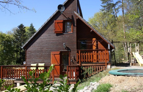 Plantades House | Charming Beaulieu Chalet with Private Pool and Pet-Friendly Perks