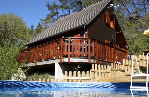 Plantades House | Charming Beaulieu Chalet with Private Pool and Pet-Friendly Perks
