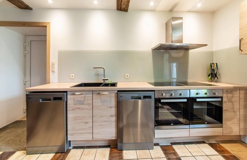 Monville House | Exquisite Holiday Home in Melreux-Hotton with Sauna & Pool