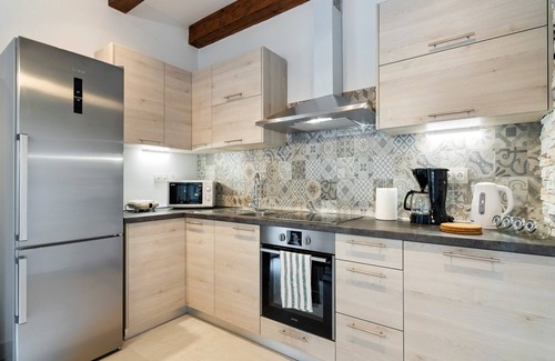 Lanisce House | Charming Holiday Retreat with Pool and Terrace near Buzet