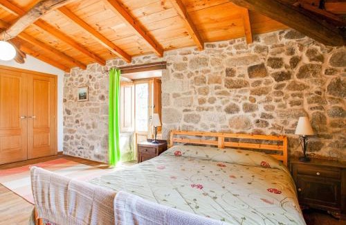 Panton House | Peaceful Country House with Garden in Ribeira Sacra