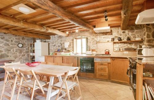 Panton House | Peaceful Country House with Garden in Ribeira Sacra
