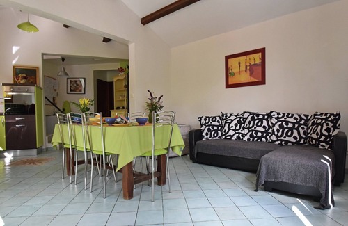 Saint-Bres Villa | Stylish Holiday Home Near St. Brès with Private Pool