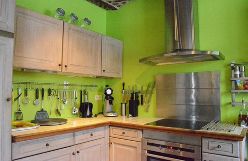 Champlon House | Relaxing Holiday Home in Champlon with Garden & Kitchen