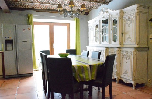 Champlon House | Relaxing Holiday Home in Champlon with Garden & Kitchen