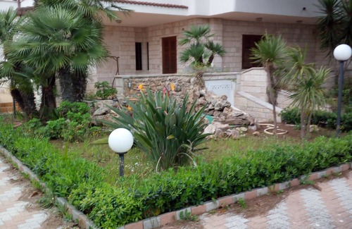 Taranto House | Cozy Holiday Home in Chiara with Breakfast & Family Amenities