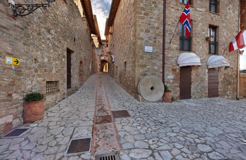 Canalicchio House | Experience Belvilla by OYO Bilo 1: Family-Friendly Retreat