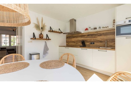 Domburg House | Tranquil Beachside Retreat with Ocean View and Breakfast