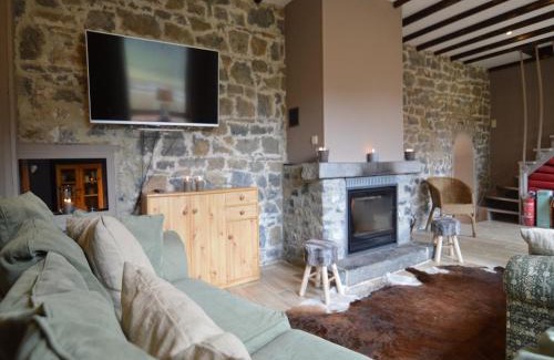 Onhaye House | Inviting Holiday Home in Fala - Family-Friendly Escape