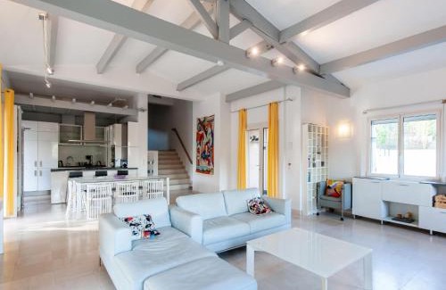 Seillans House | Inviting Holiday Home with Pool and Pet-Friendly Options