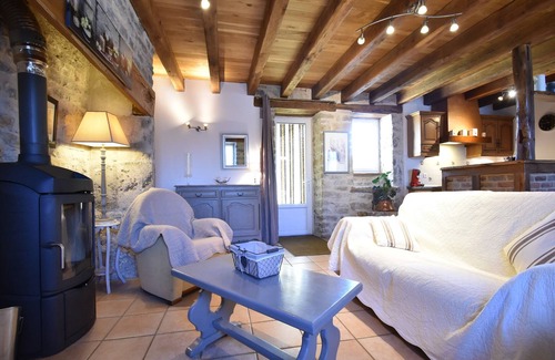 Gramat House | Guest Rated 10/10: Modern Holiday Home with Pool in Gramat