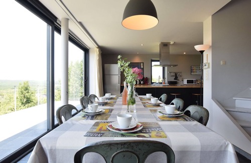 Humain House | Idyllic Holiday Home in Humain with Private Garden & Breakfast