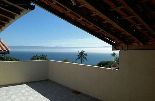 Armacao House | Cozy Beachside Holiday Home in Ilhabela - Rated 9/10!