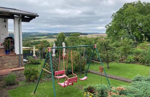 Ittel House | Cozy Ittel Holiday Home with Balcony, BBQ & Parking