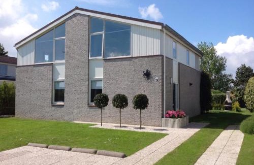 Kamperland House | Holiday Home in Kamperland near Beach, cleaning included