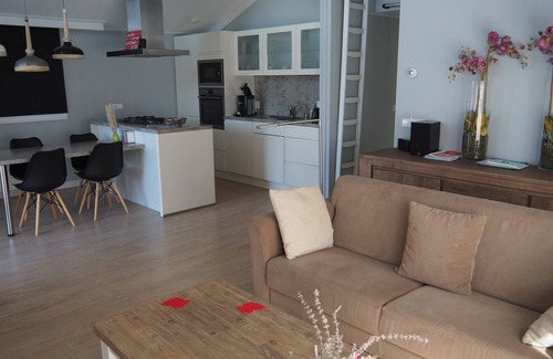 Kattendijke House | Ideal Holiday Home Near Oosterschelde with Breakfast & Kitchen