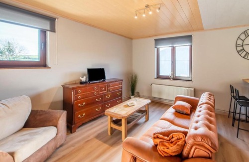 Leglise House | Inviting Holiday Home in Léglise with Garden for Families