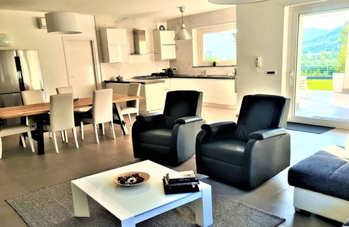 Leonforte House | Discover Belvilla by OYO Villa Leonforte with Private Pool