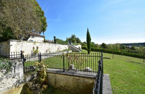 Lusignac House | Idyllic Holiday Home with Private Pool for Family Fun