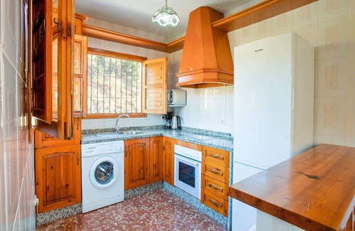 Canillas de Aceituno House | Pet-Friendly Escape: Belvilla by OYO Casa Granadillos