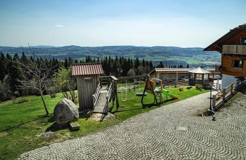 Neureichenau House | Scenic Escape: Pet-Friendly Holiday Home in Neureichenau