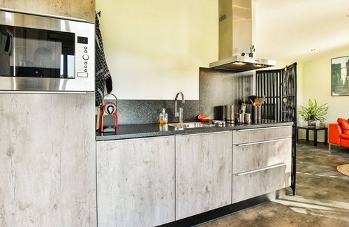 Tripscompagnie House | Modern Vacation Home with Breathtaking Views and Amenities