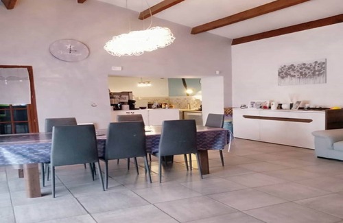 Orange House | Beautiful Holiday Home with Private Pool and Pet-Friendly Amenities
