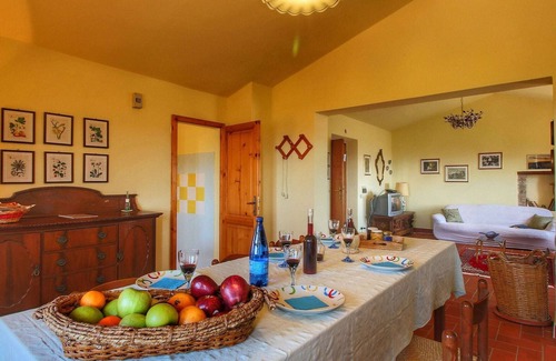 Paciano House | Family-Friendly Getaway at Belvilla by OYO Due Laghi