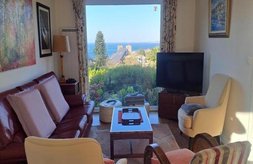 Saint-Quay-Perros House | Seaside Retreat: Holiday Home with Views in Perros Guirec