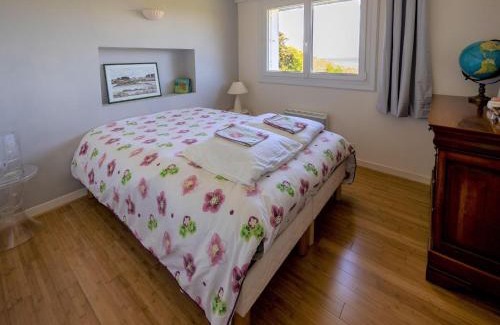 Saint-Quay-Perros House | Seaside Retreat: Holiday Home with Views in Perros Guirec