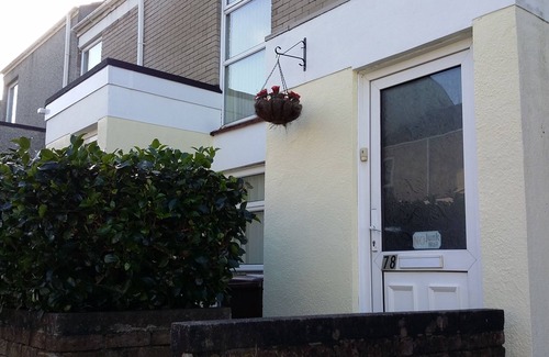 Plymouth House | Inviting Holiday Home in Plymouth with Pool & Kitchen