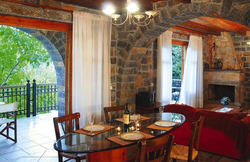Prina House | Cozy Holiday Home in Prina with Pool near Agios Nikolaos