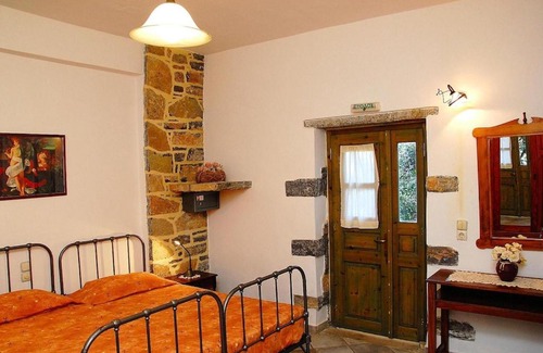 Prina House | Relaxing Holiday Home in Prina Near Agios Nikolaos