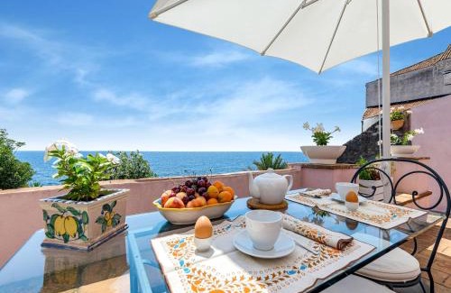 Santa Tecla House | Scenic Seaside Residence with Garden for Families