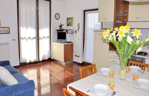 Lugana House | Elegant Holiday Home in Sirmione with Inviting Pool
