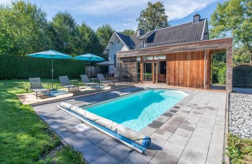 Spa House | Pet-Friendly Holiday Home with Pool & Bubble Bath Oasis