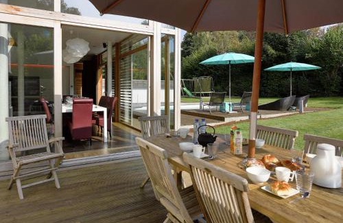 Spa House | Pet-Friendly Holiday Home with Pool & Bubble Bath Oasis