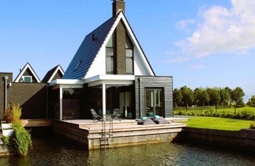 Stavoren House | Holiday Home in Stavoren by Private Jetty, cleaning included