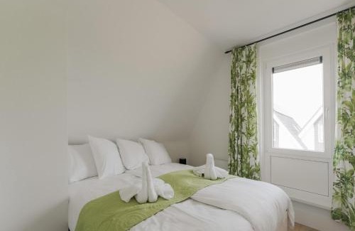 Stavoren House | Holiday Home in Stavoren by Private Jetty, cleaning included