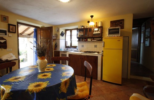 Stazzema House | Cozy Holiday Home in Stazzema with Ocean View Amenities