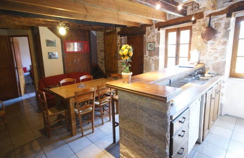 Rueyres House | Beautiful Holiday Home with Pool in Prime Location