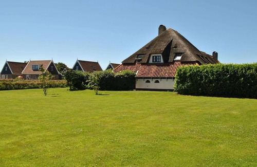 Oosterend House | Cozy Holiday Home in Texel, Steps from the Sea
