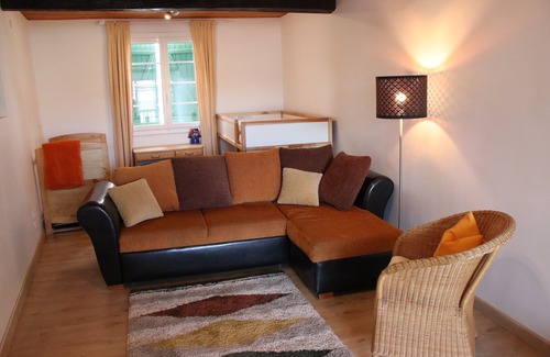 Verniolle House | Cozy Holiday Home in the Village for Families of All Sizes