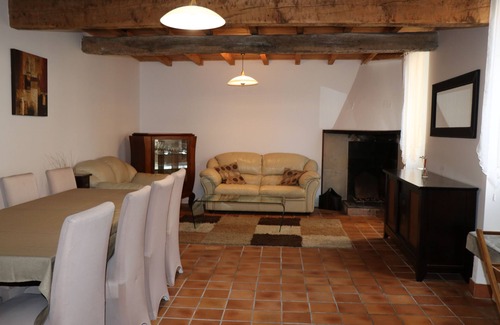 Verniolle House | Cozy Holiday Home in the Village for Families of All Sizes