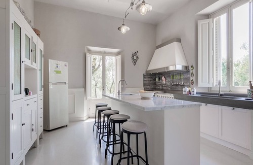 Cecina House | Relaxing Getaway at Belvilla by OYO Villa Rose