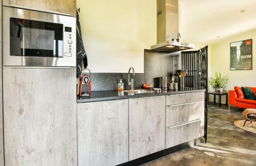 Tripscompagnie House | Modern Vacation Home with Scenic Views for Your Escape