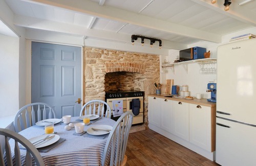 Tywardreath Cottage | Holiday Home in Tywardreath near Par Beach