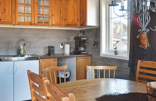Bomlo House | Holiday Home in Urangsvåg